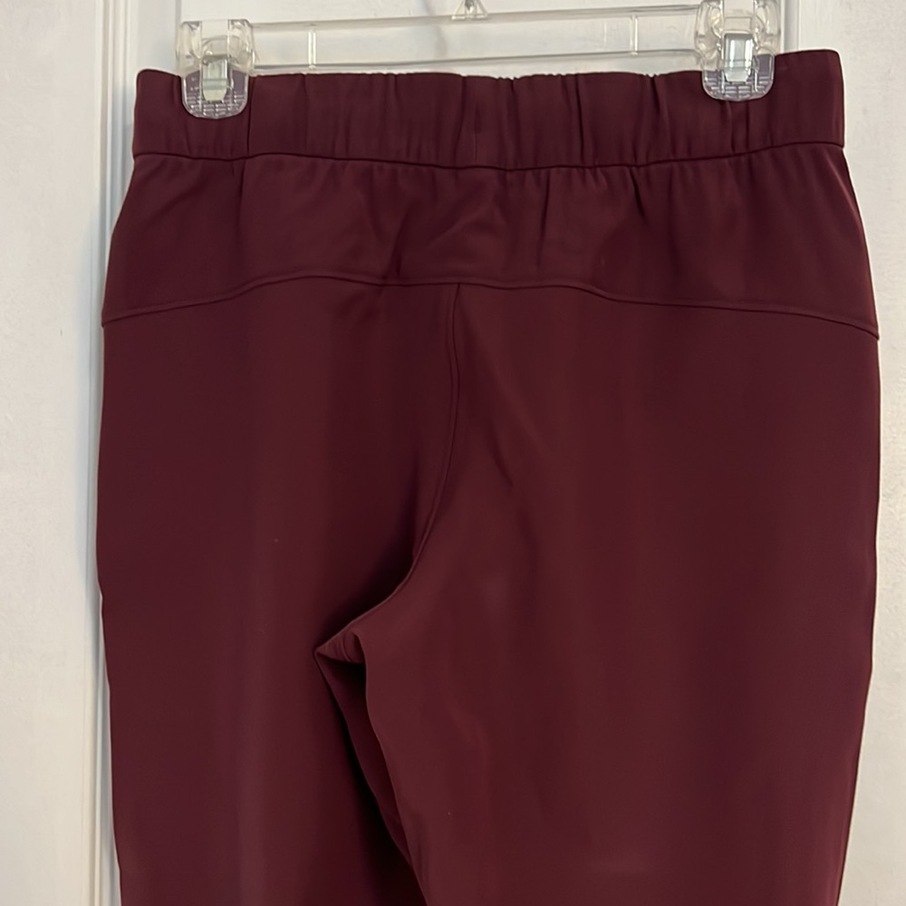NWT! Lulu lemon On The Fly Joggers 28” Woven Cassis Maroon size 4 - Picture 9 of 12